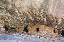 Along Mule Canyon Trail