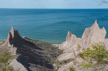 Chimney Bluffs State Park