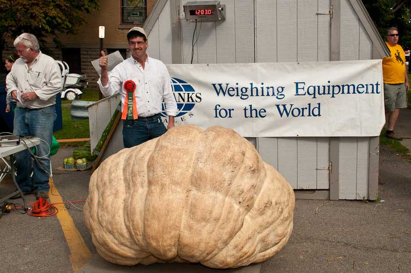 Matt Schneider Winner, 2010 Oswego Pumpkinfest - 1283 lbs